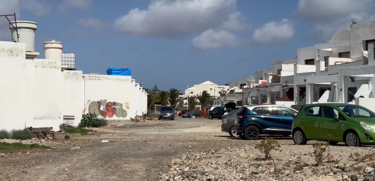 Urbanización Club del Rey, en Costa Teguise, que okupan alrededor de un centenar de familias