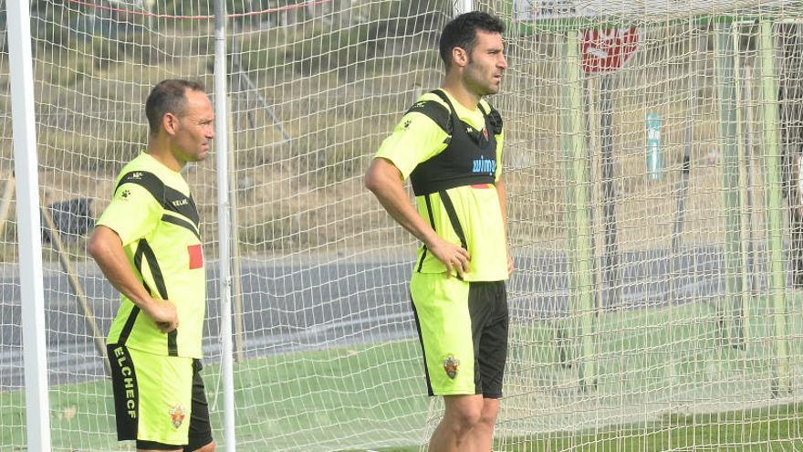 Nino y Benja, durante un entrenamiento, no jugaron el domingo en el Carlos Tartiere