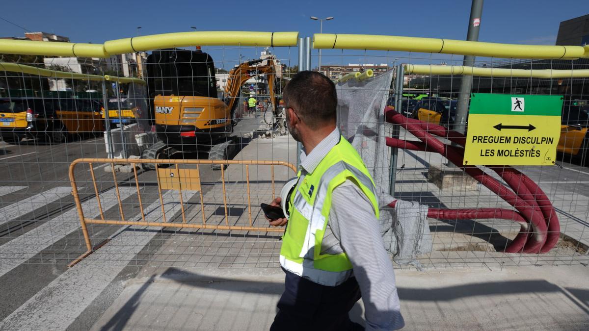 Los trabajadores lamentan el ruido de las obras y los más afectados reclaman una reubicación debido a que serán largas.