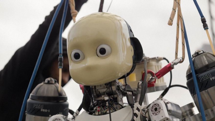 Ya está aquí el primer robot humanoide volador