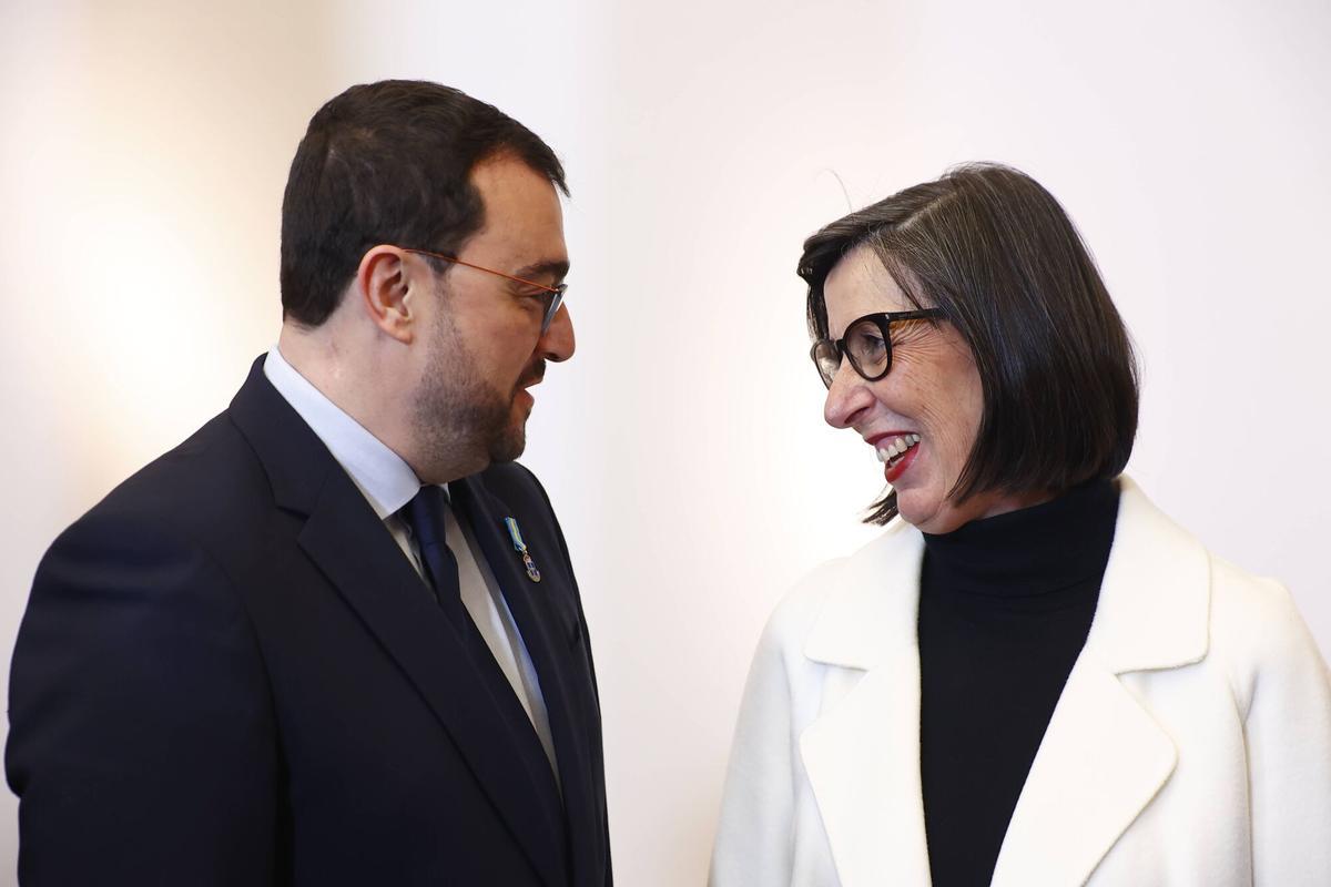 Adrián Barbón y Nieves Roqueñí.