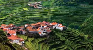 Así es el pequeño pueblo conocido como 'el Tíbet portugués': a menos de 2 horas de Santiago de Compostela