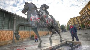 La figura no ha deixat de rebre protestes des de la seva instal·lació, dilluns passat