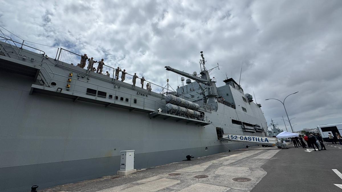 El buque de asalto anfibio 'Castilla', en la Base Naval de Las Palmas de Gran Canaria