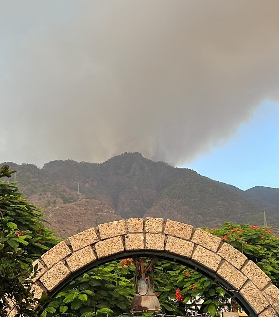 Igueste de Candelaria: así se ve el incendio de Arafo - Candelaria desde distintos puntos de la isla