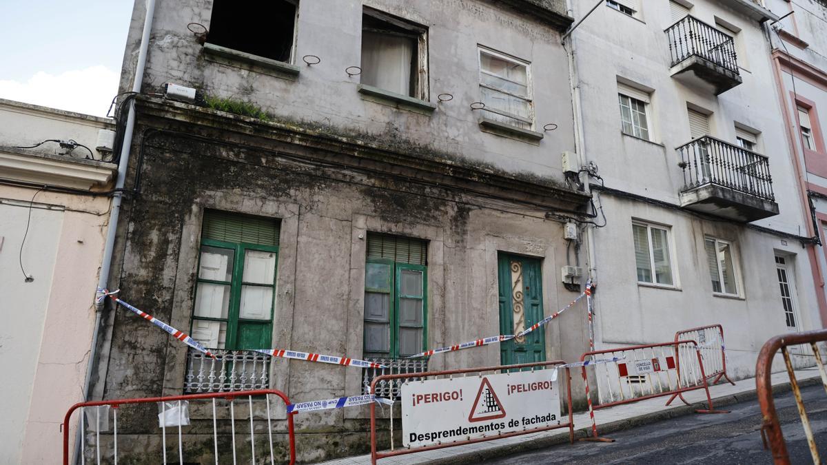 Vivienda precintada en Vigo tras desalojar un okupa.