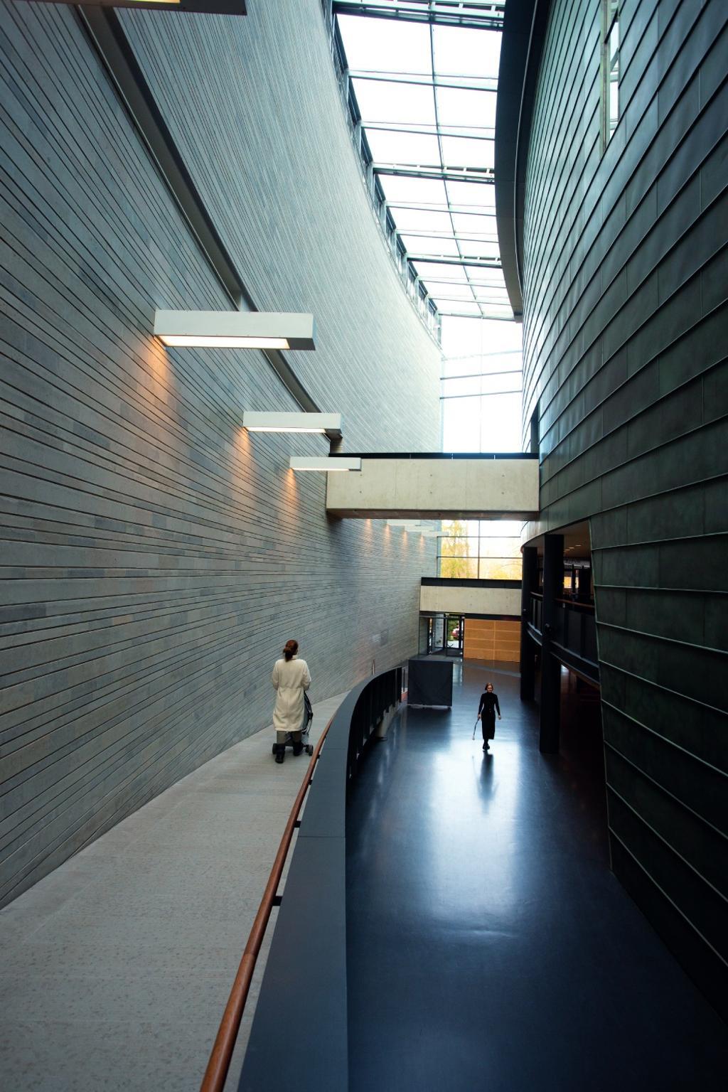 Interior del KUMU Kunstimuuseum.