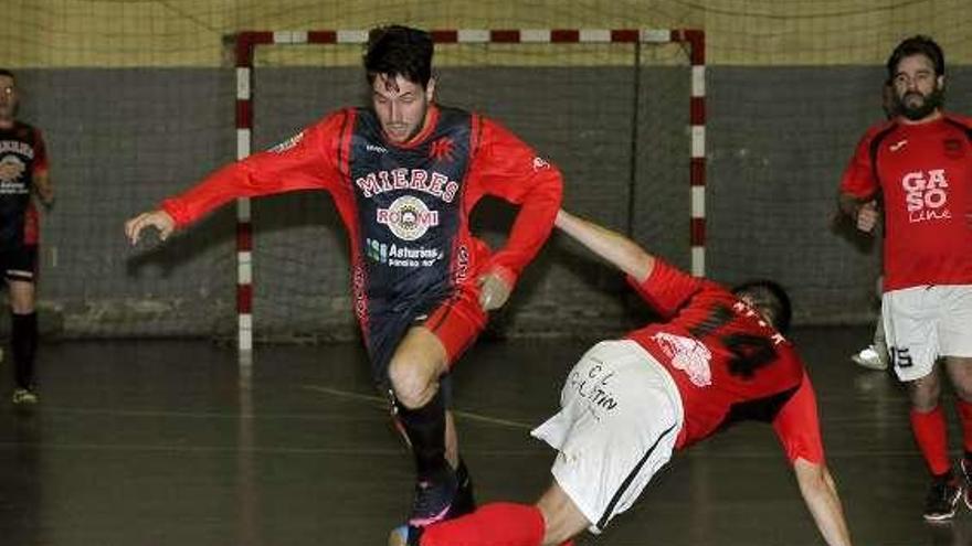 Pablo Valdés, durante un partido con el Sena.