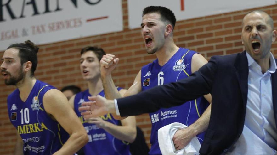 Por la izquierda, Josep Pérez, Lobaco, Amarante y Javi Rodríguez, el sábado en el partido del Alimerka Oviedo ante el Fuenlabrada. |