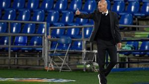 El técnico del Real Madrid, Zinedine Zidane, durante un partido de los blancos. 