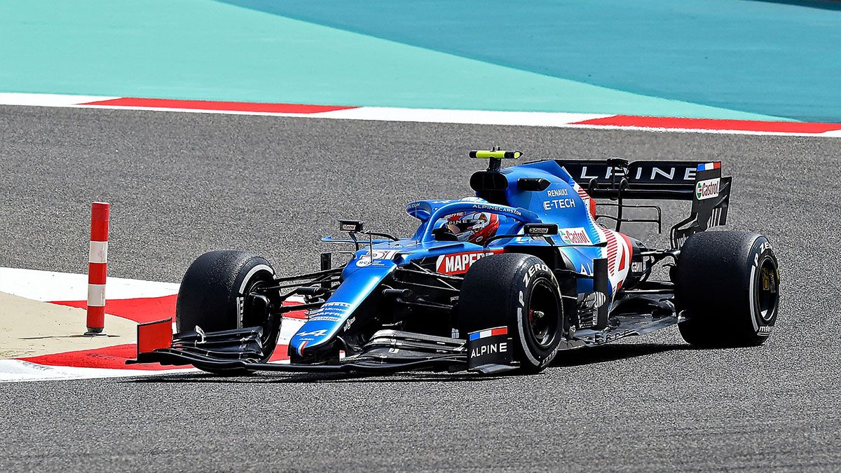 Esteban Ocon rueda con el A521 en la primera jornada de test de pretemporada de la F1