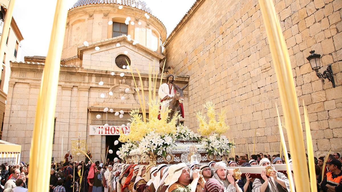 Domingo de Ramos con la imagen de Jesús Triunfante en la procesión de las Palmas. / Moisés Marco