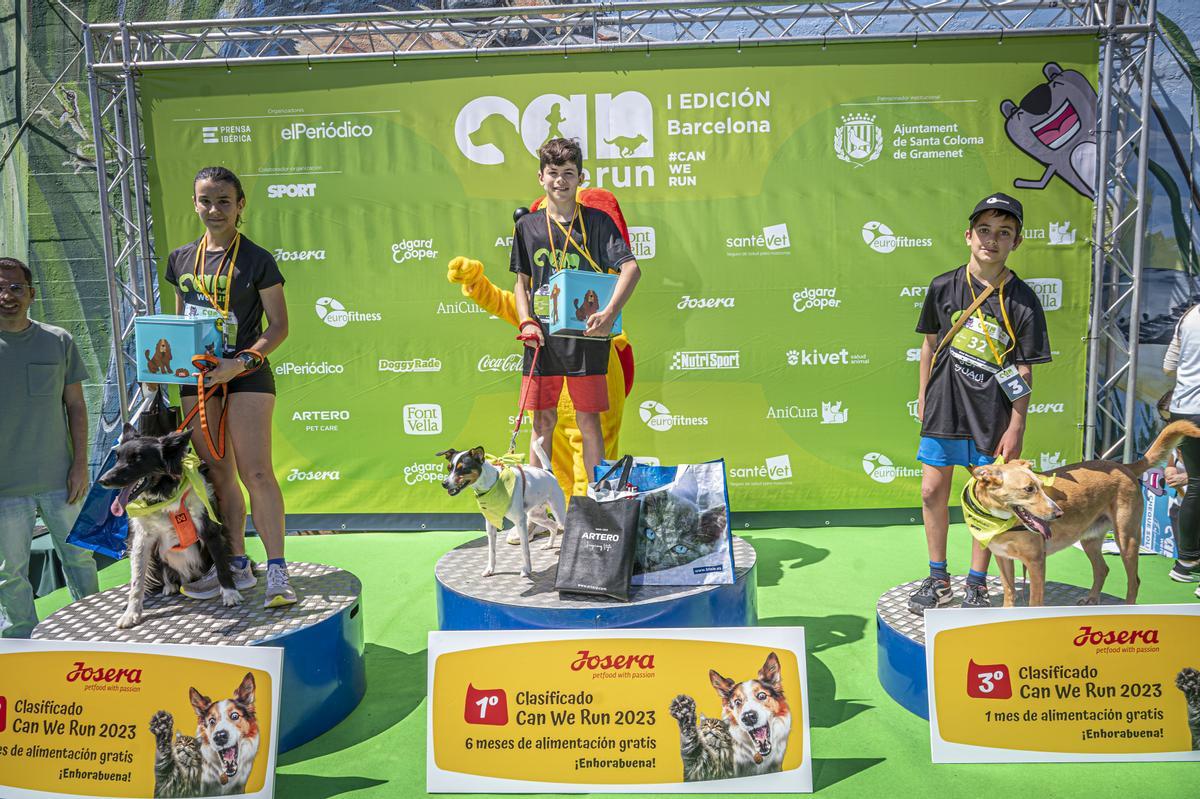 CAN WE RUN BARCELONA. La carrera organizada por Prensa Ibérica y El Periódico de Catalunya con la colaboración de Sport ,  donde las personas y sus mascotas perrunas corren en familia