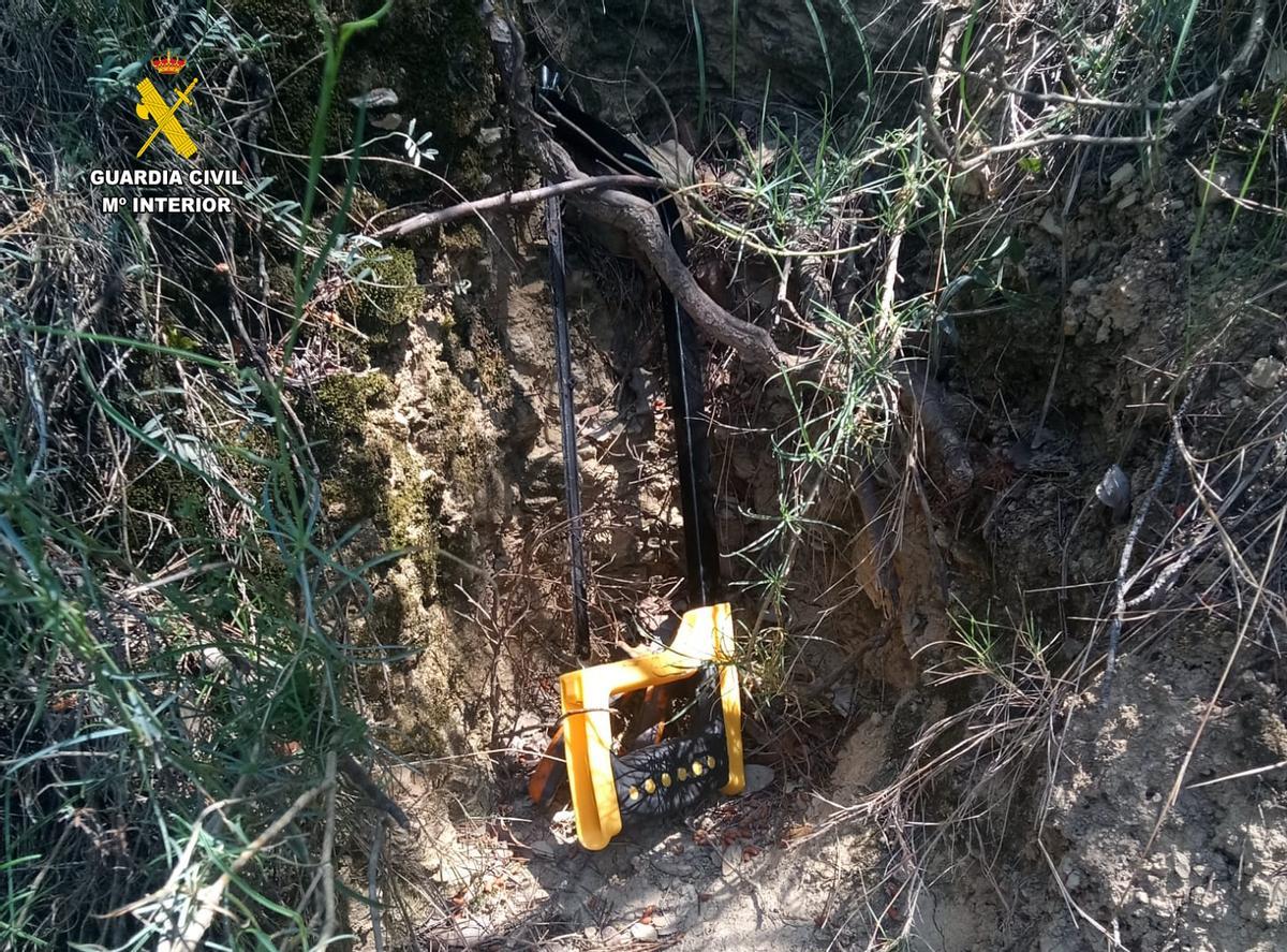 La Guardia Civil encontró enterrada la sierra utilizada para cortar el cable