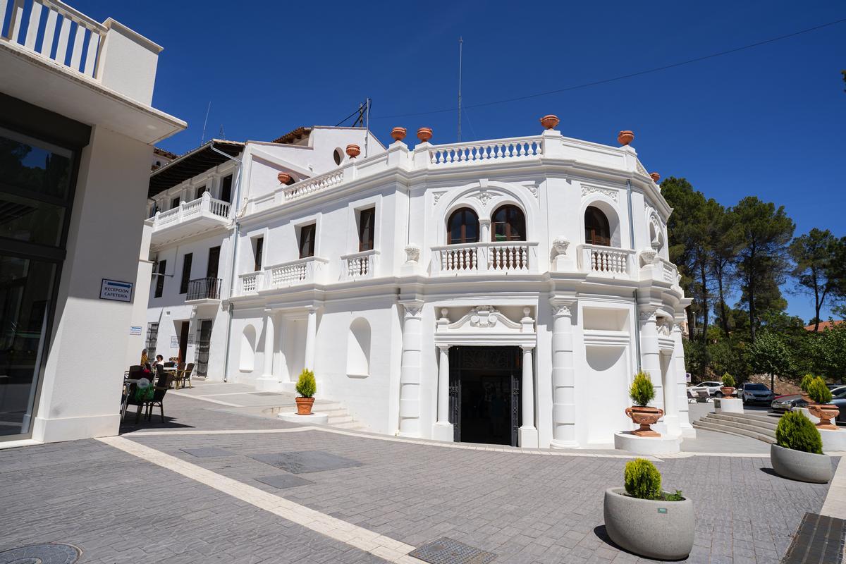 Cofrentes invierte en el balneario como motor económico para el día D
