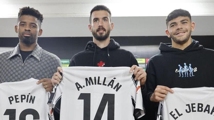 Presentación de Pepín Machín, Álex Millán y El Jebari. | IVÁN URQUÍZAR