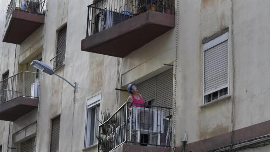 Susto en la calle Montornés por una explosión atribuida al poliuretano