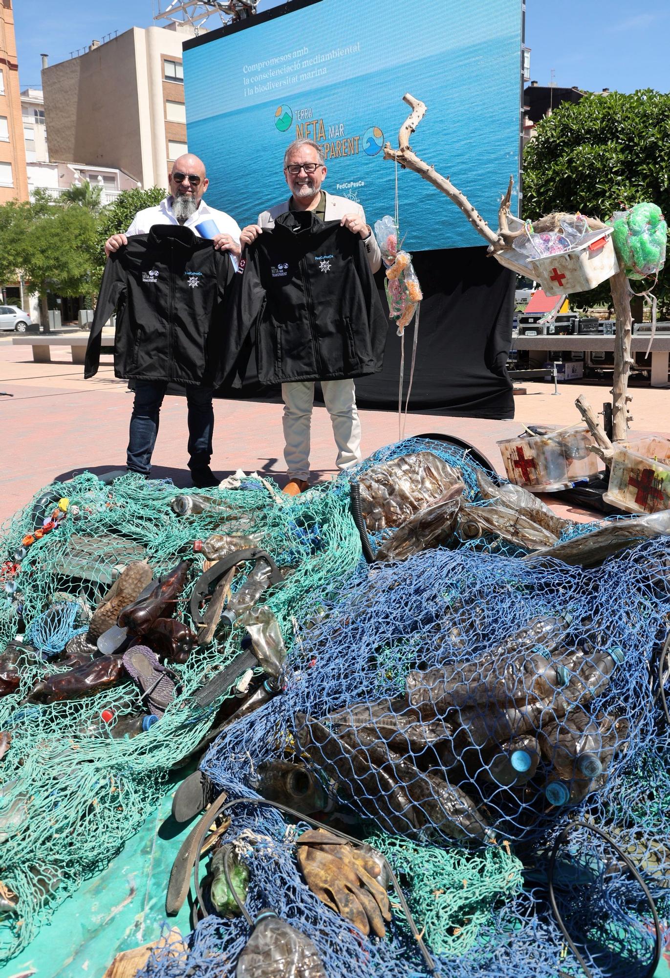 Campaña de concienciación sobre residuos marinos en el Grau