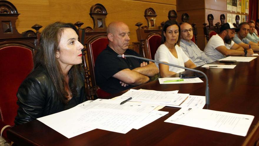 El alcalde de Cambados resta gravedad a la crisis y el PP le pide que ponga «orden»