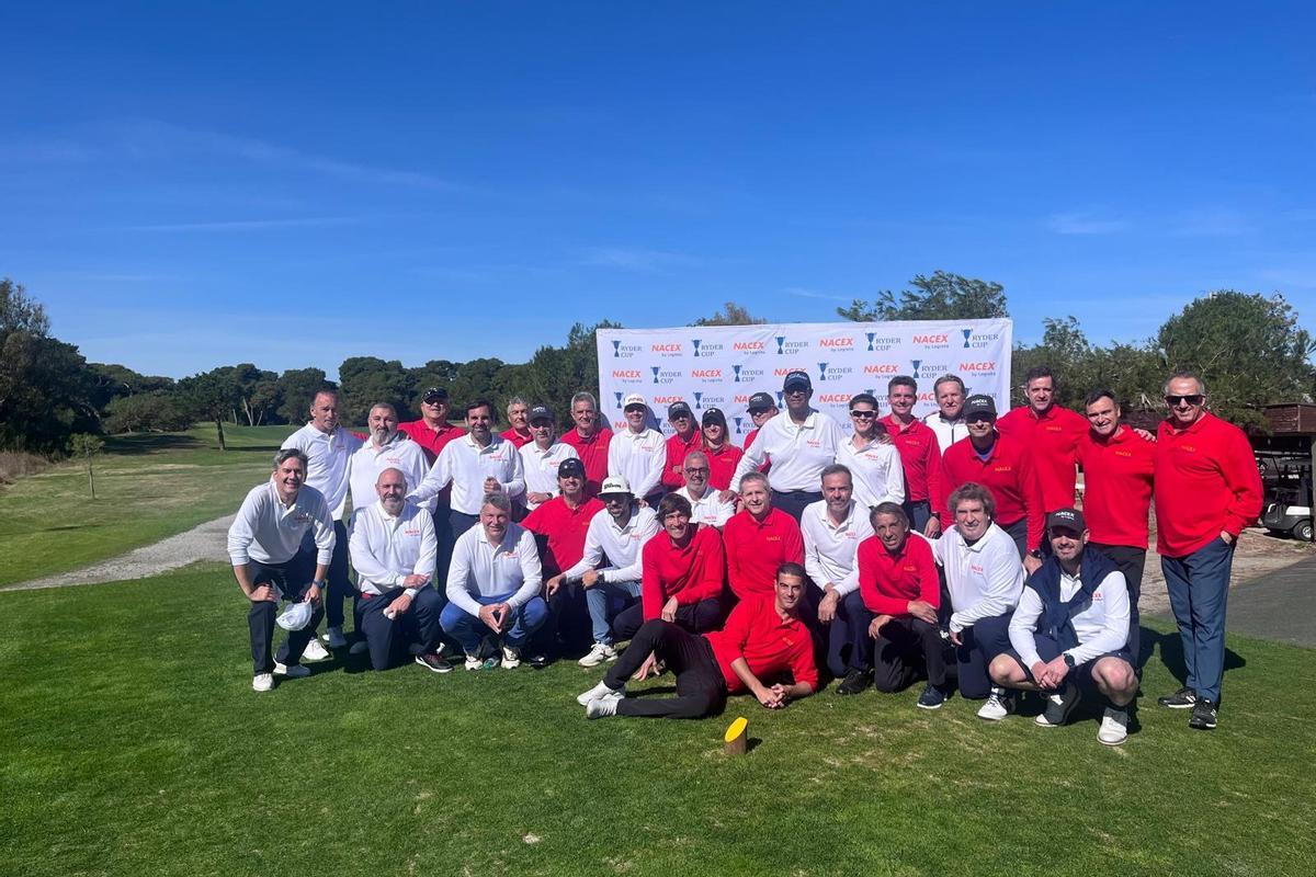 Los equipos de Barcelona y Madrid posaron antes de iniciar la NACEX Ryder Cup en El Saler
