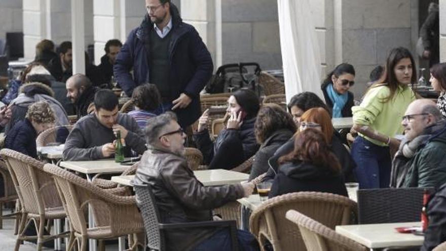 Terrasses al centre de Girona, en una imatge d&#039;arxiu.