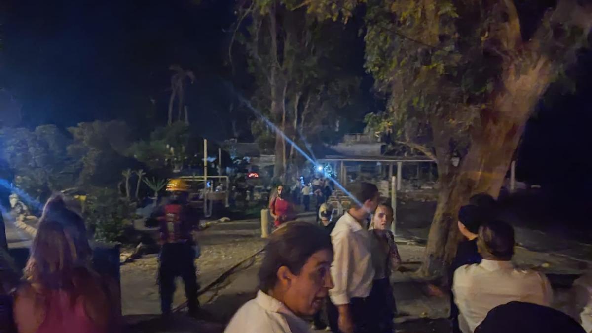 Los clientes han optado por abandonar el restaurante al tener constancia del incendio.