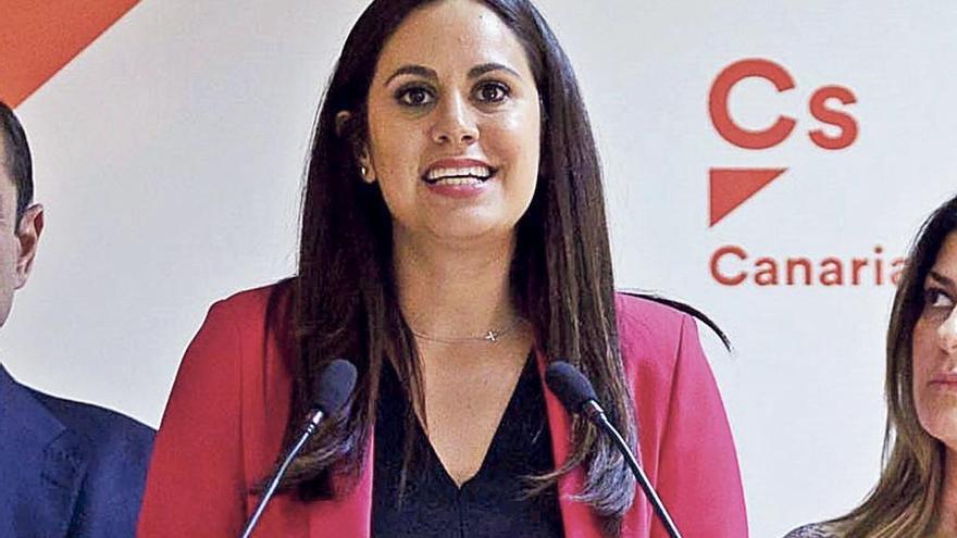 Vidina Espino durante la noche electoral en la sede de Ciudadanos en Tenerife.