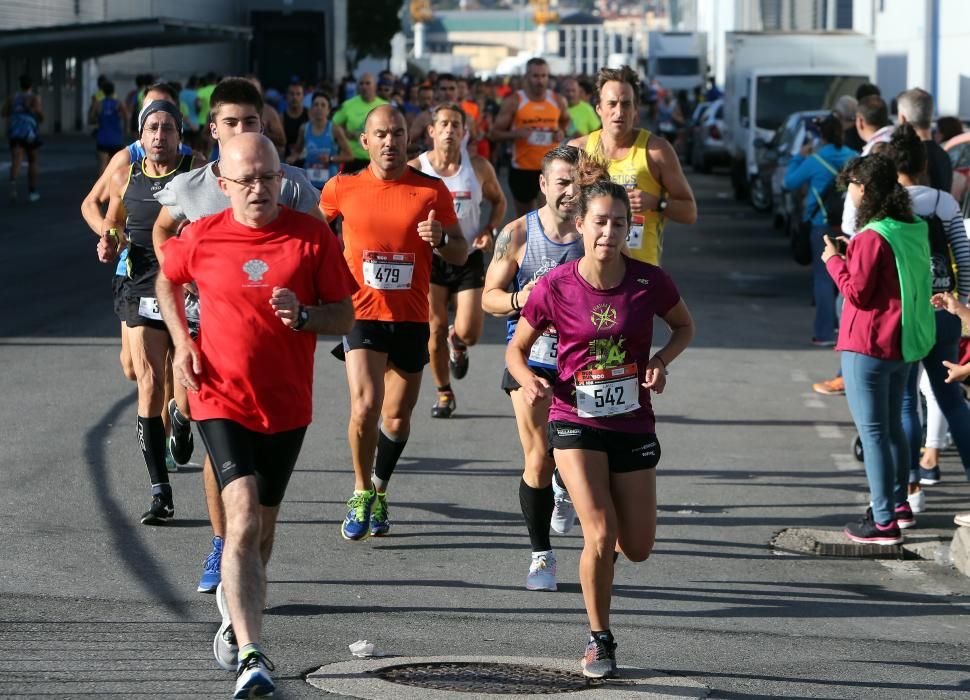 Casi medio millas de corredores completaron los diez kilómetros de la carrera de las Xornadas Marisqueiras do Berbés.