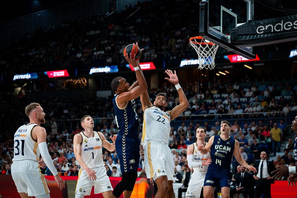 Las imágenes del Real Murcia-UCAM Murcia, primer partido de la final de la ACB