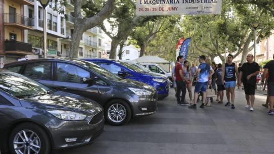 El vehículo eléctrico e híbrido son la estrella de la Fira del Motor de Oliva