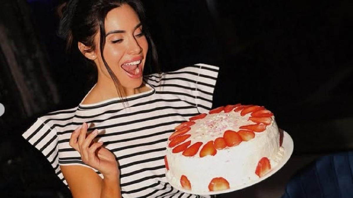Pilar Rubio con su tarta de cumpleaños.