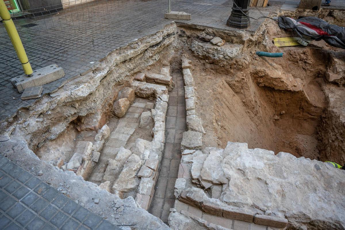 Encuentran restos arqueológicos de la época medieval en las obras de La Rambla