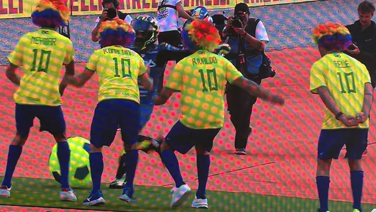 Neymar, Ronaldinho, Rivaldo y Pelé esperaban a Diogo Moreira, en la curva 2 de Cheste, para celebrar su flamante título