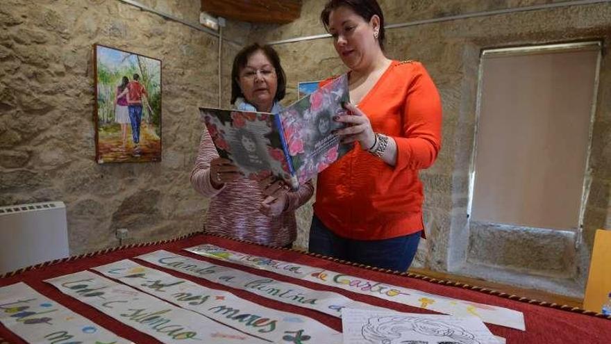 Rosa Fernández y Lidia Salgueiro presentan el evento. // Gustavo Santos