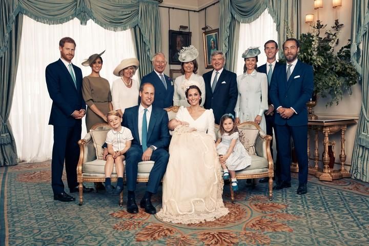 Las fotos oficiales del bautismo del hijo menor del príncipe William y Kate