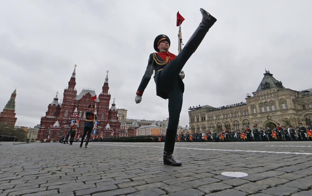 Desfile militar en Moscú por el 72 Día de la Victoria.