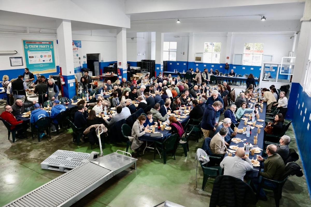 El almuerzo con el comisario se ha celebrado en el muelle de pescadores de Palma