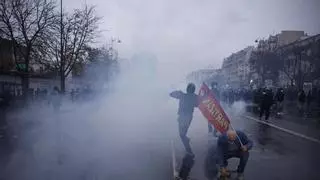 Disturbios en varias ciudades francesas al término de las manifestaciones contra el encarecimiento de la vida