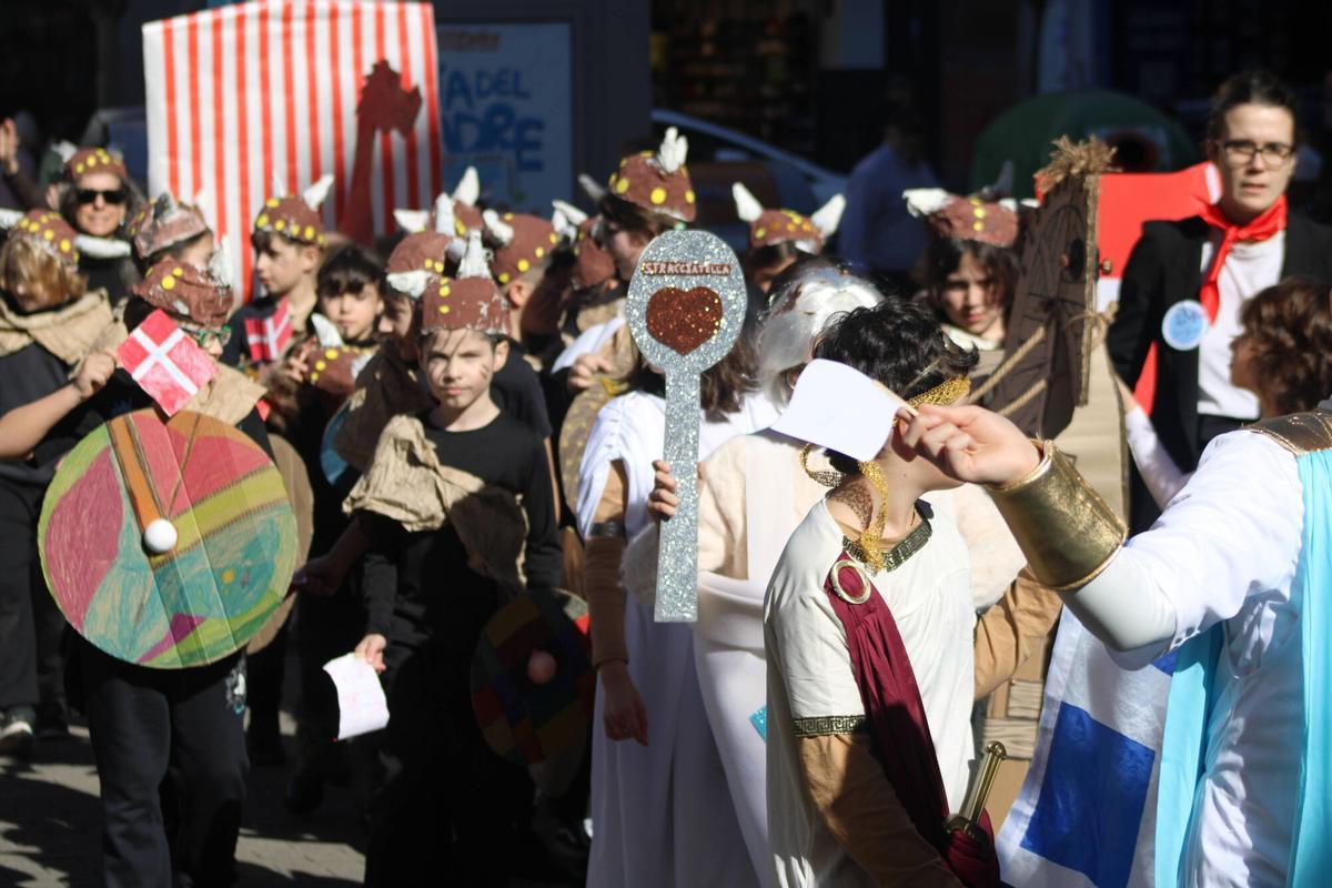 Las fiestas de carnaval de los colegios Liceo Mierense, Vega de Guceo, Beata Imelda-Santo Tomás y Gervasio Ramos.