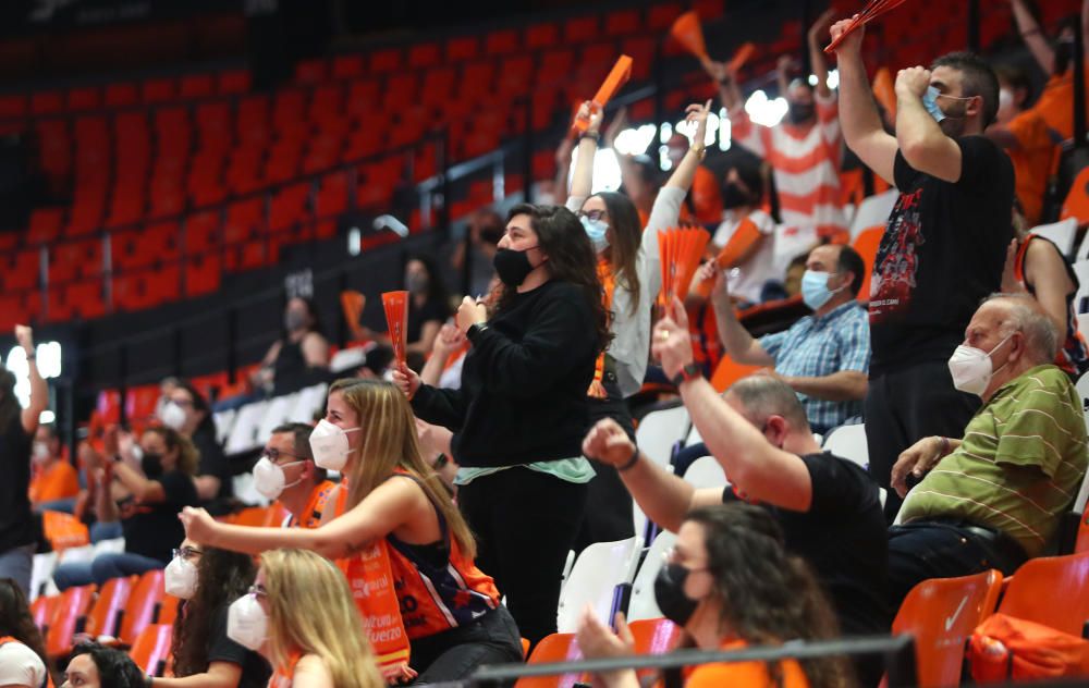 Pantallas gigantes en la Fonteta