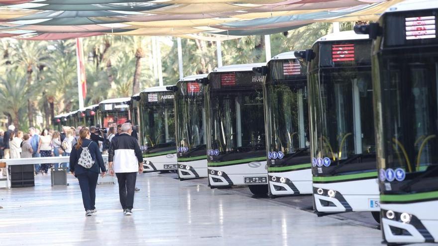 Un sindicato denuncia sueldos deficitarios de los conductores del autobús urbano de Elche