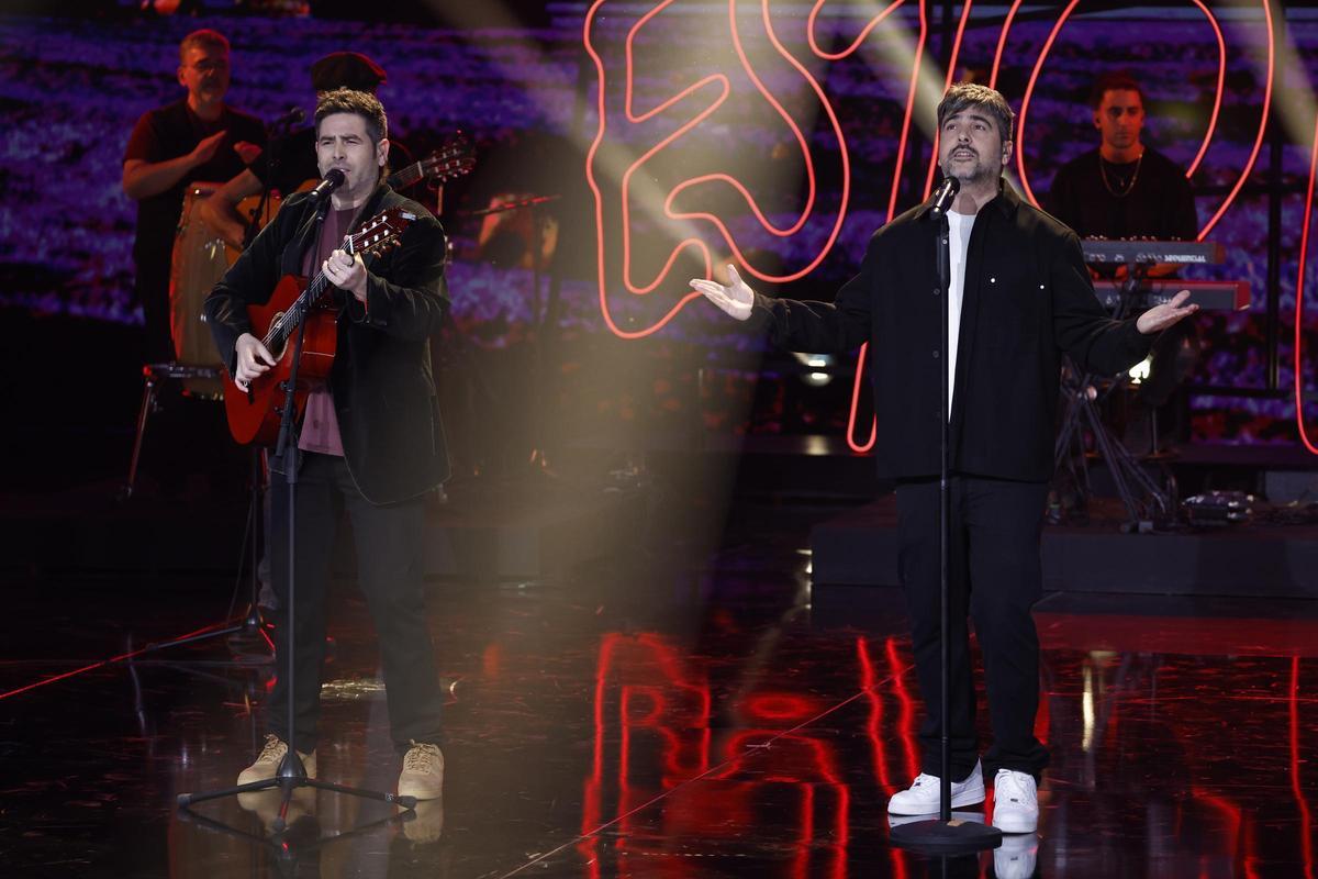 El dúo musical Estopa durante su actuación en la gala de entrega de la 38 edición de los Premios Goya