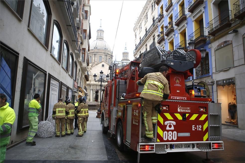 Accidente con decoración navideña en la calle Alfonso I