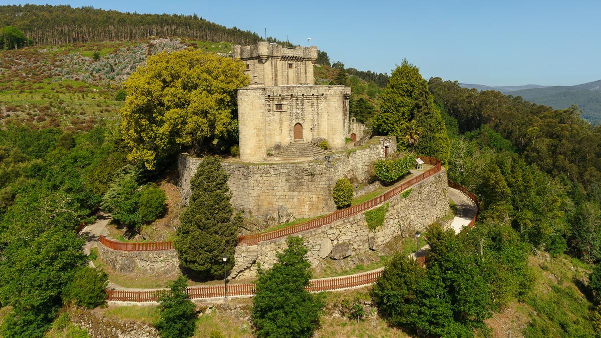 Vista panorámica del castillo de Sobroso.