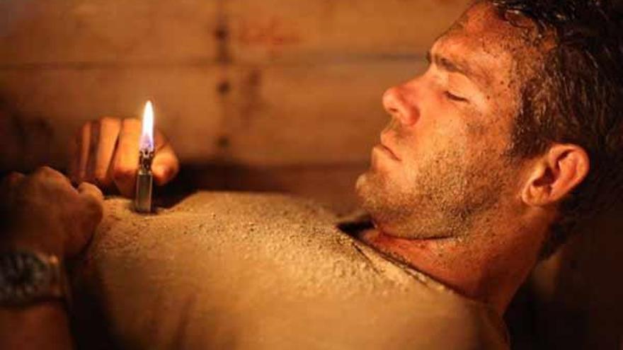 Ryan Reynolds interpreta a un contratista encerrado en un ataúd enterrado en Irak.  // Versus Entertainment