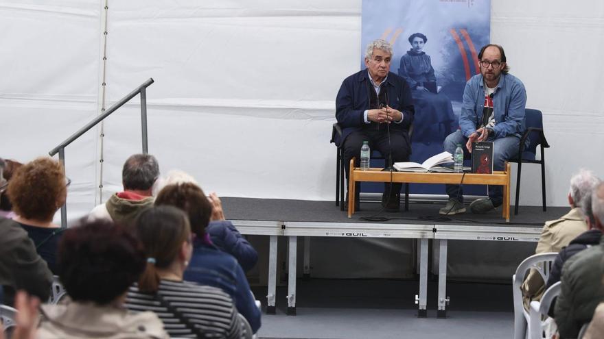 Bernardo Atxaga, en la feria del libro Ofelia: "Me aburre escribir de forma convencional"
