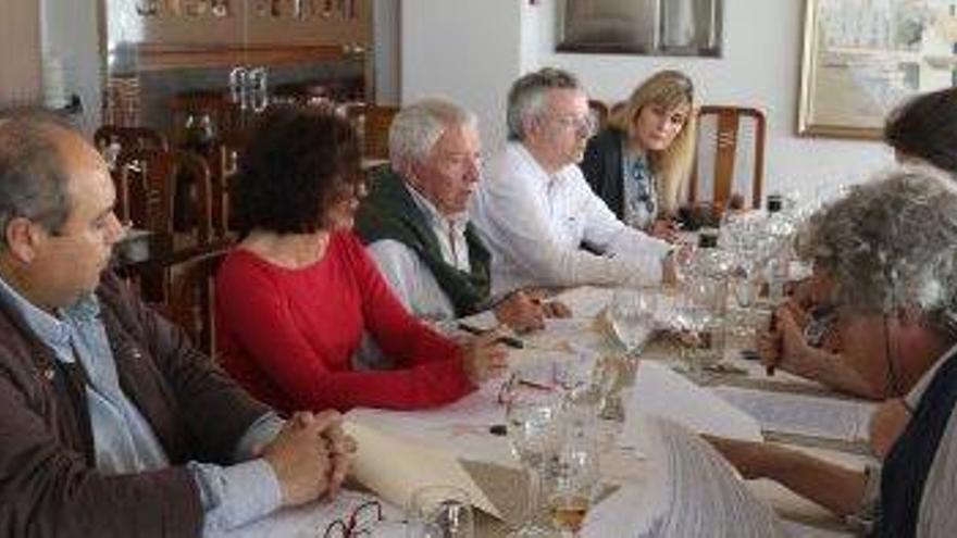La asociación vecinal, que este mes cumple 16 años de vida, se reunió ayer en el hotel Ses Figueres.