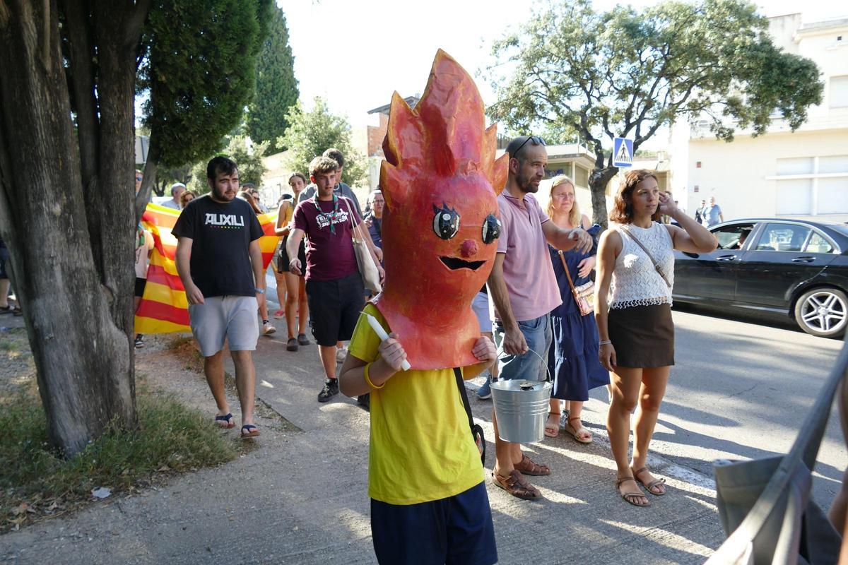 EN IMATGES | Figueres rep la Flama del Canigó i la reparteix arreu de l'Alt Empordà