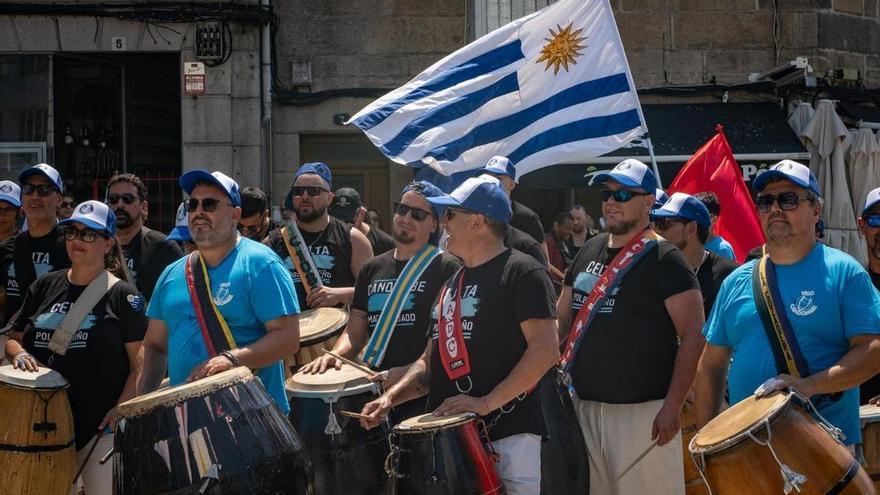 El candombe uruguayo toma las calles de Vigo a golpe de tambor