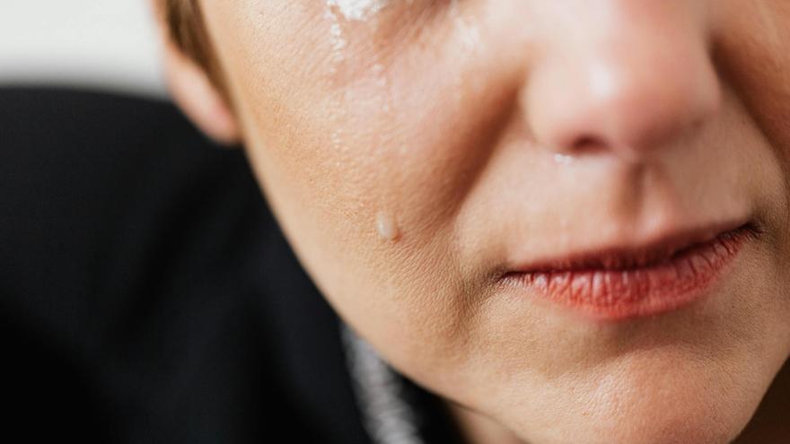 Qué significa el nudo que sientes en la garganta antes de llorar
